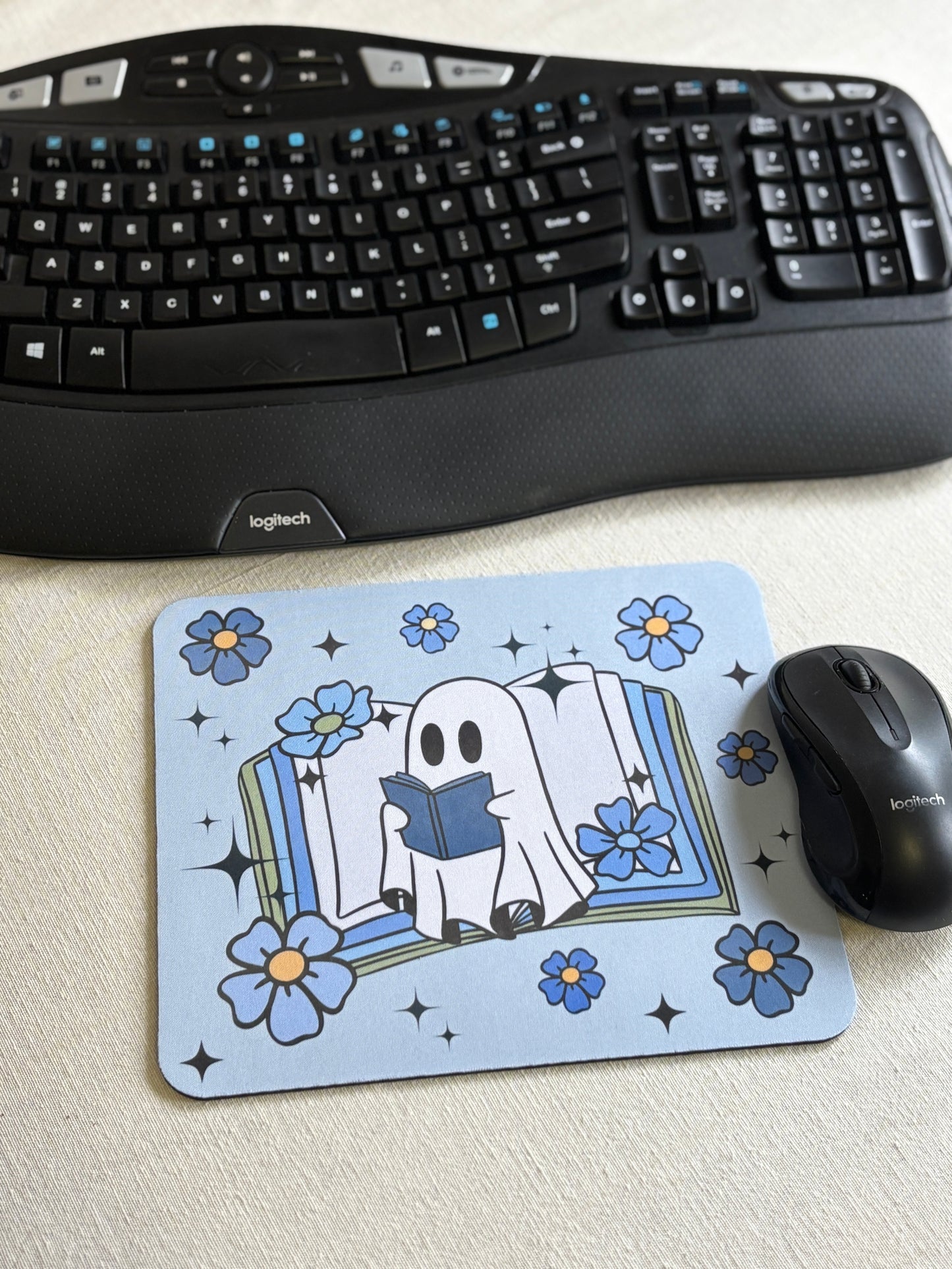 Cute Ghost & Book Mousepad | Perfect for Book Lovers | Cozy Desk Vibes