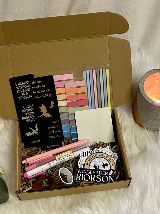 Fourth Wing Gift Box (Bookmarks, Stickers and Annotation Kit)
